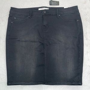 Torrid size 18 black denim skirt